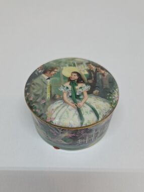 Vintage 1991 Scarlett at Twelve Oaks music box Gone with the wind